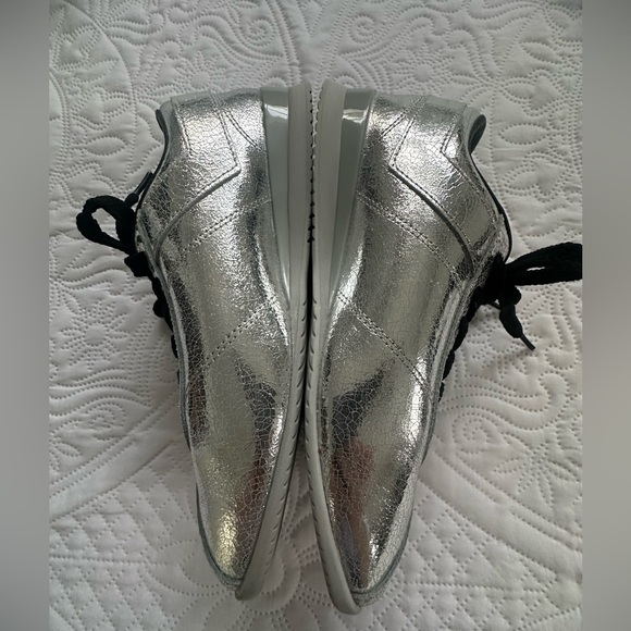 Women's Silver PONY sneakers, Size 8 M - Picture 3 of 10
